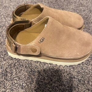 Women’s UGG Goldenstar Clogs chestnut size 7